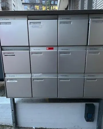 Practical In The Center - Art 7