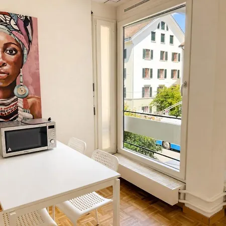 Practical In The Center - Art 7 Apartment